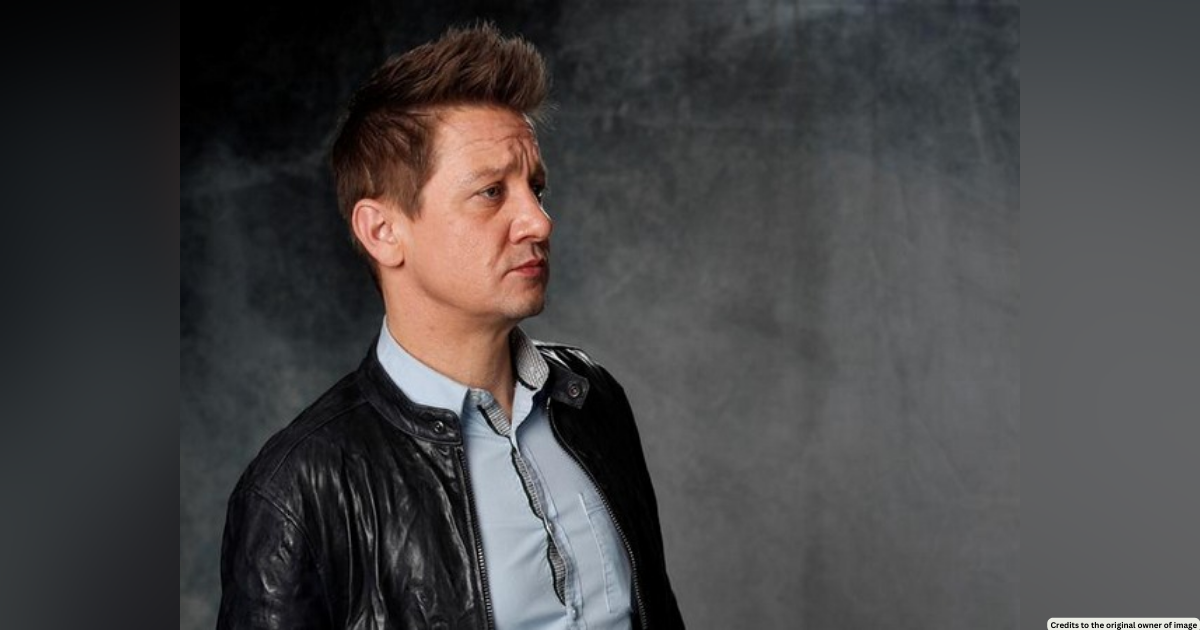 Injured Jeremy Renner posts pictures from hospital
